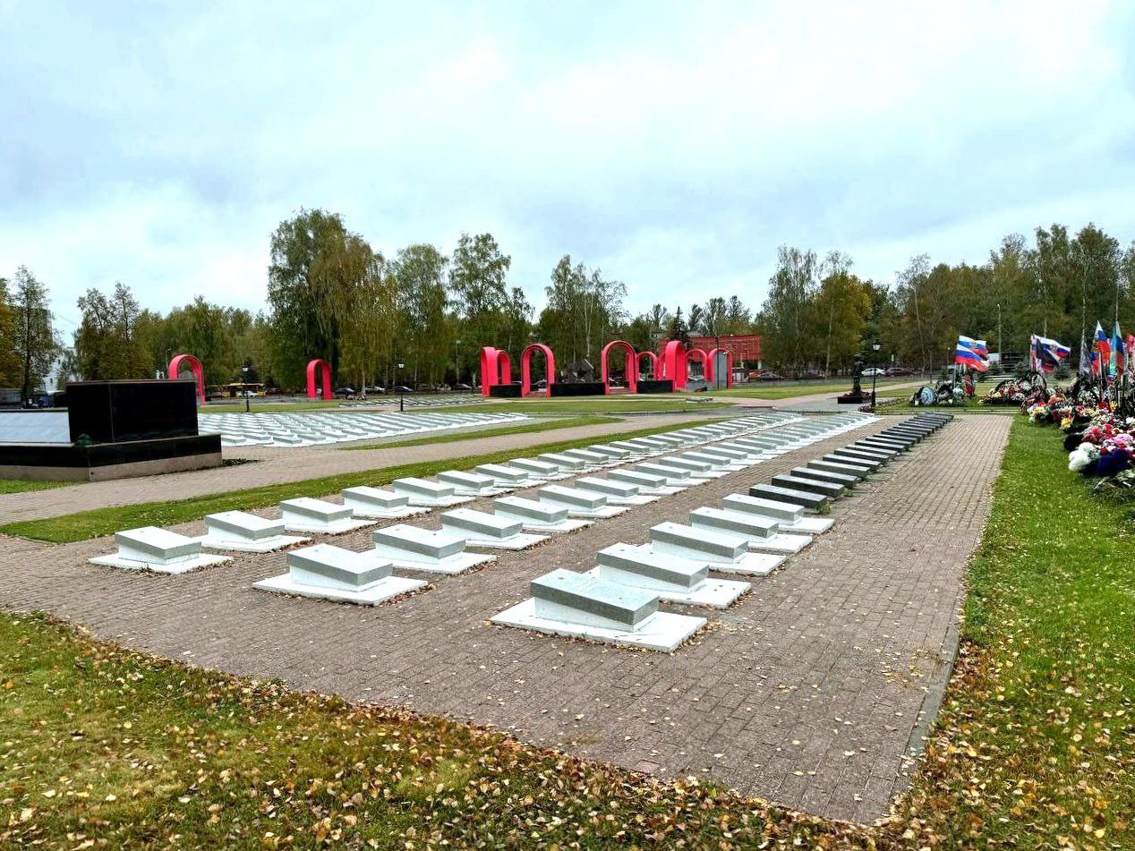 Завершена реставрация захоронений на Воинском мемориальном кладбище в Ярославле