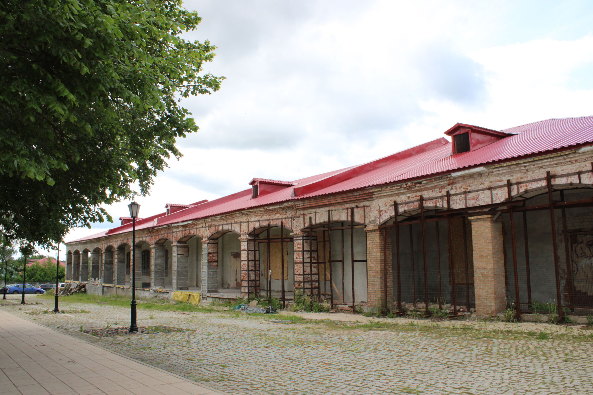 Суд принял решение изъять у недобросовестного собственника гостиный двор в Данилове