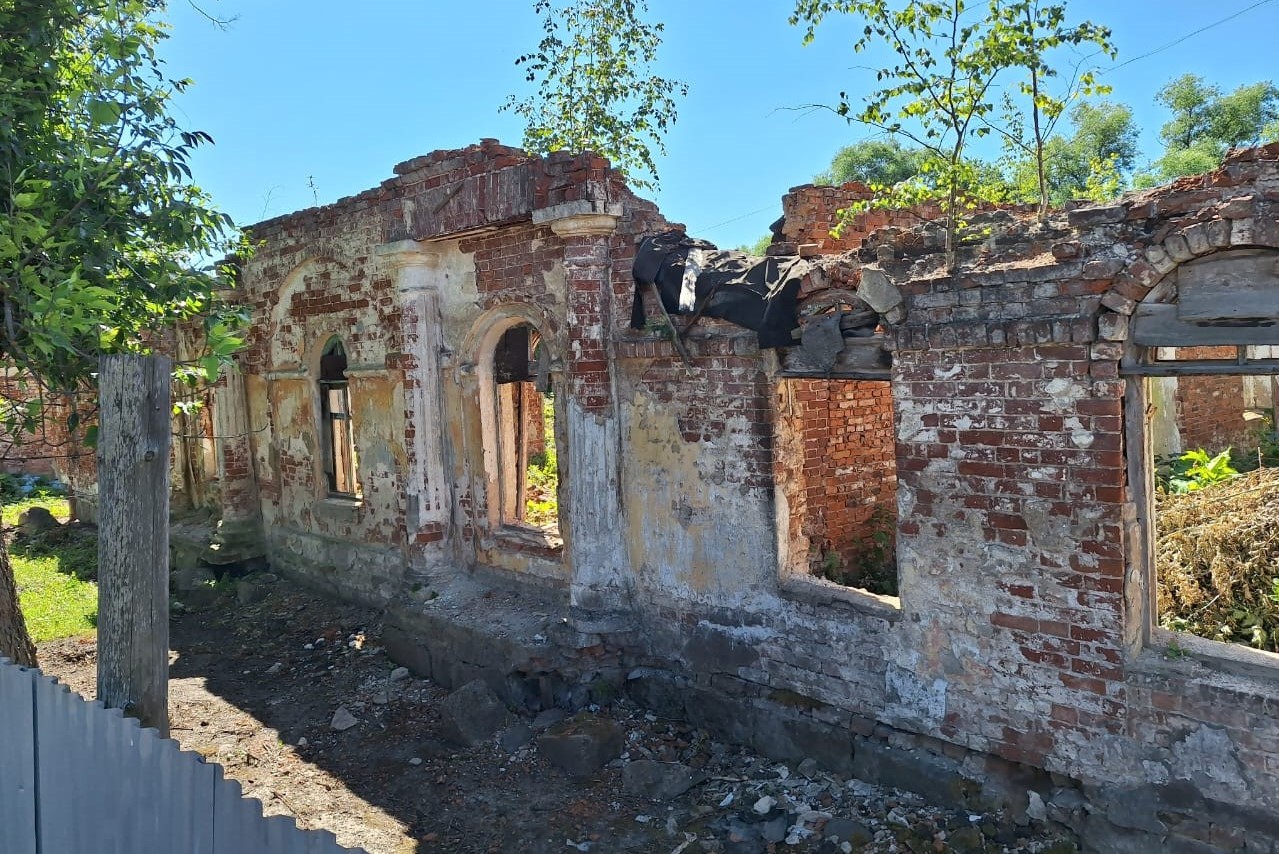 Суд принял решение изъять у недобросовестного собственника гостиный двор в Данилове