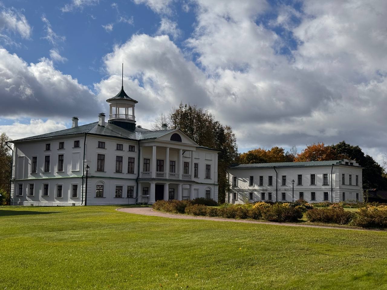 В «Карабихе» под Ярославлем сыграли свадьбы в этнокультурных традициях