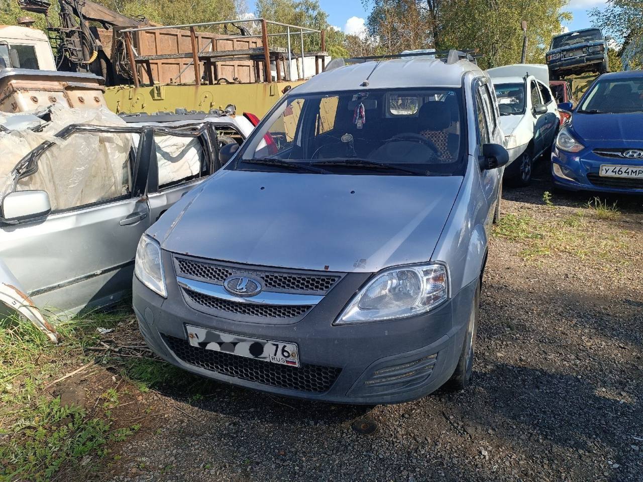 Ярославские судебные приставы передали конфискованные автомобили в зону СВО