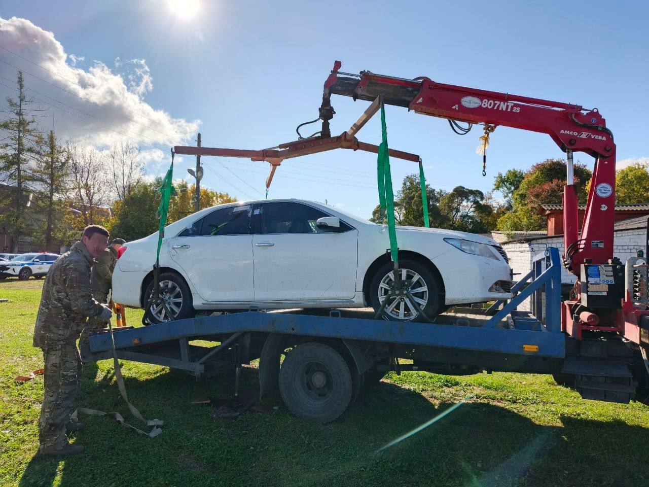 Ярославские судебные приставы передали конфискованные автомобили в зону СВО