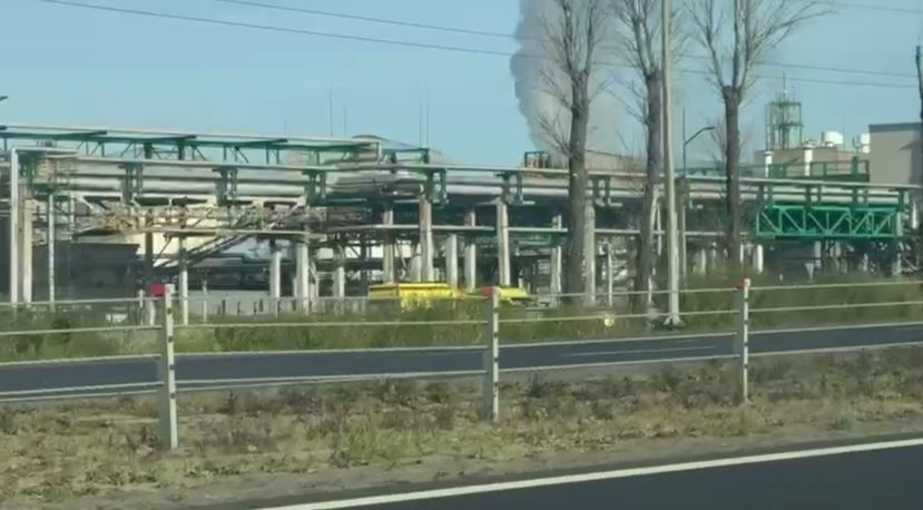 В жилой зоне в районе НПЗ в Ярославле после пожара взяты пробы воздуха