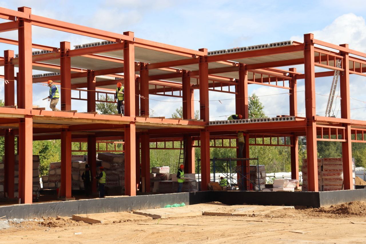 Участники СВО изучают работу лидирующей строительной отрасли региона