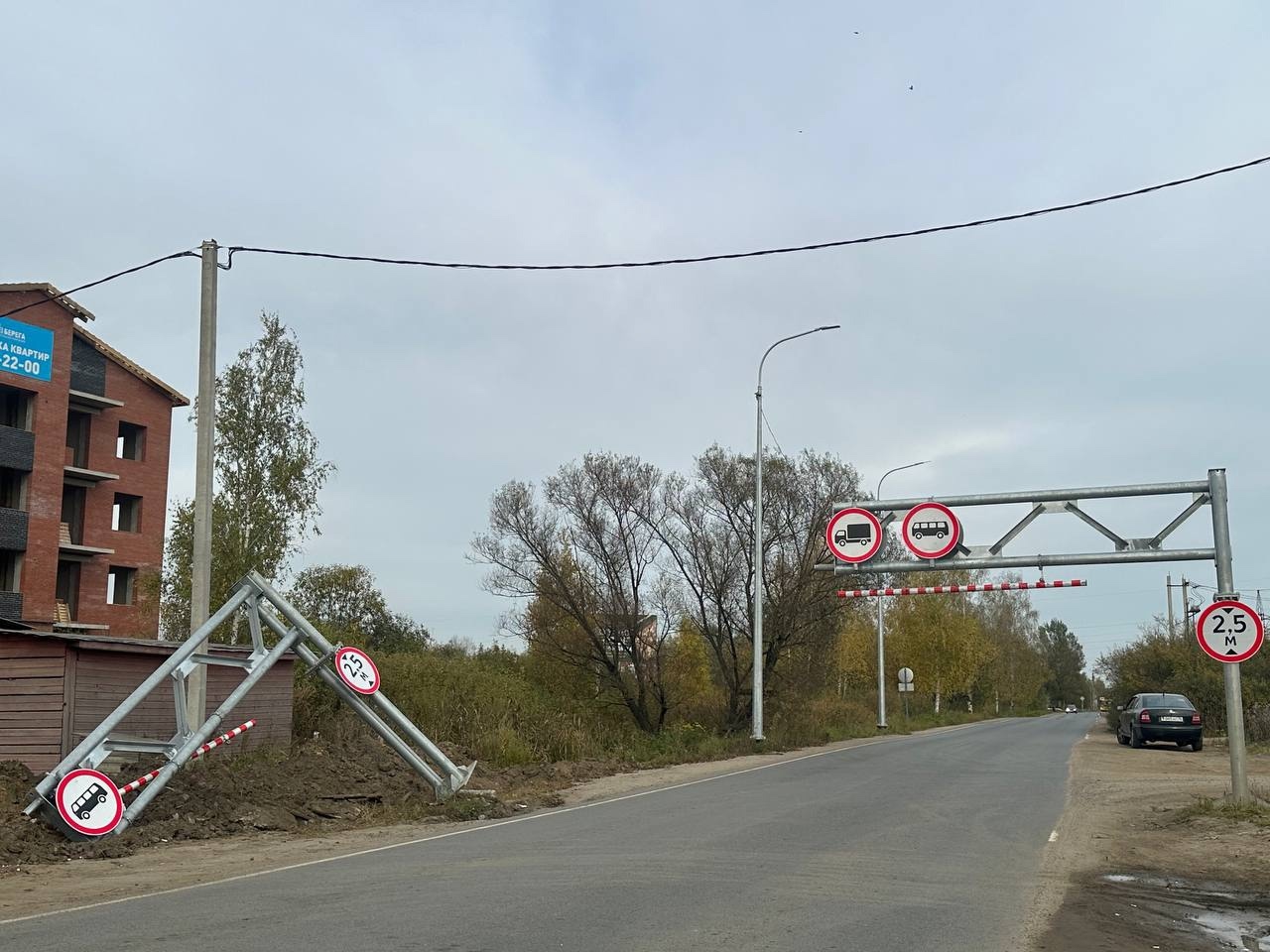 В Ярославле сломали ограничитель для большегрузов