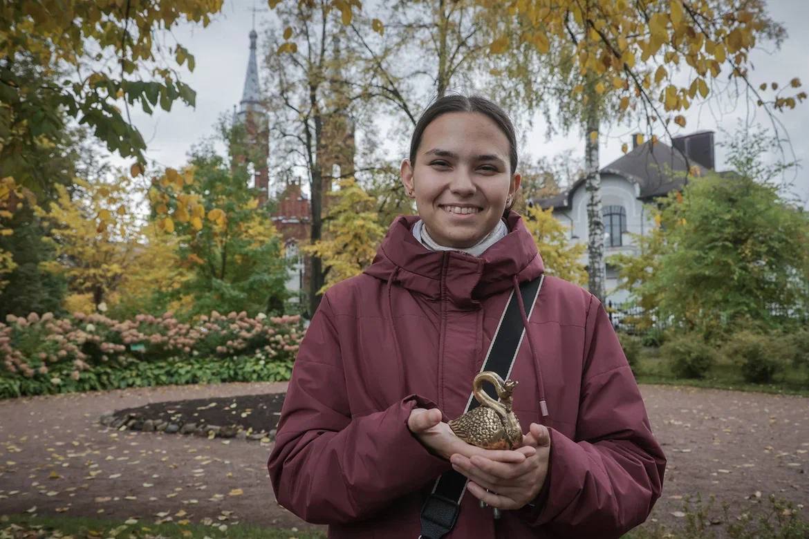 В Карякинском саду Рыбинска установили фигурку лебедя