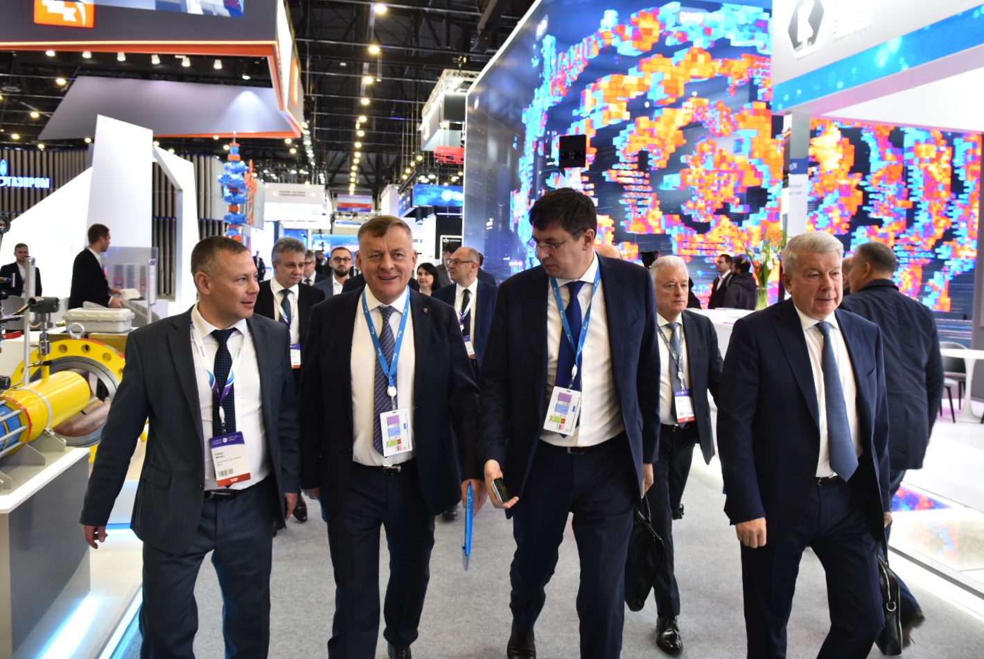 ​Губернатор Михаил Евраев провел рабочие встречи на Петербургском международном газовом форуме