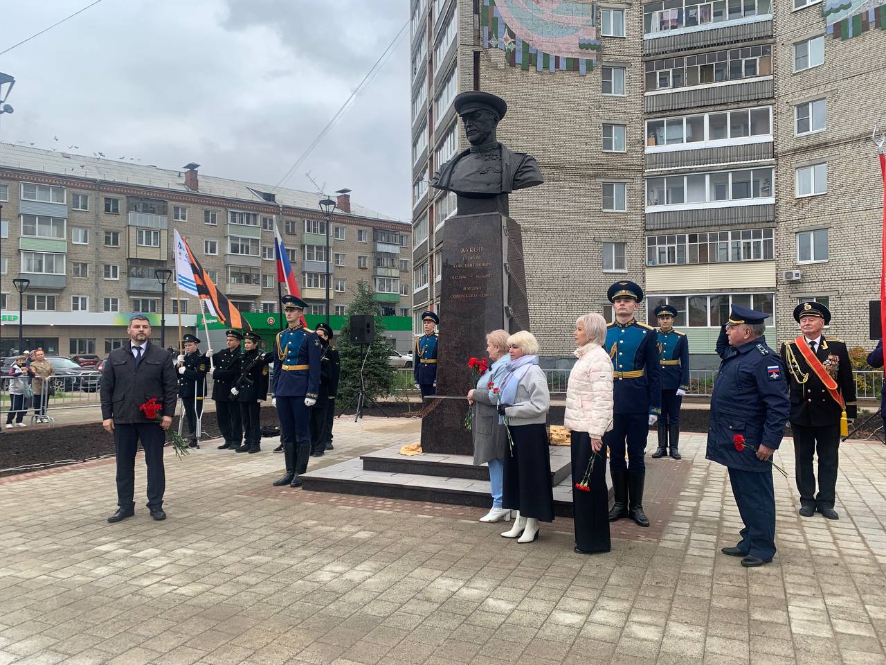 ​Памятник Маршалу Победы Георгию Жукову открыли на обновленной площади в Рыбинске