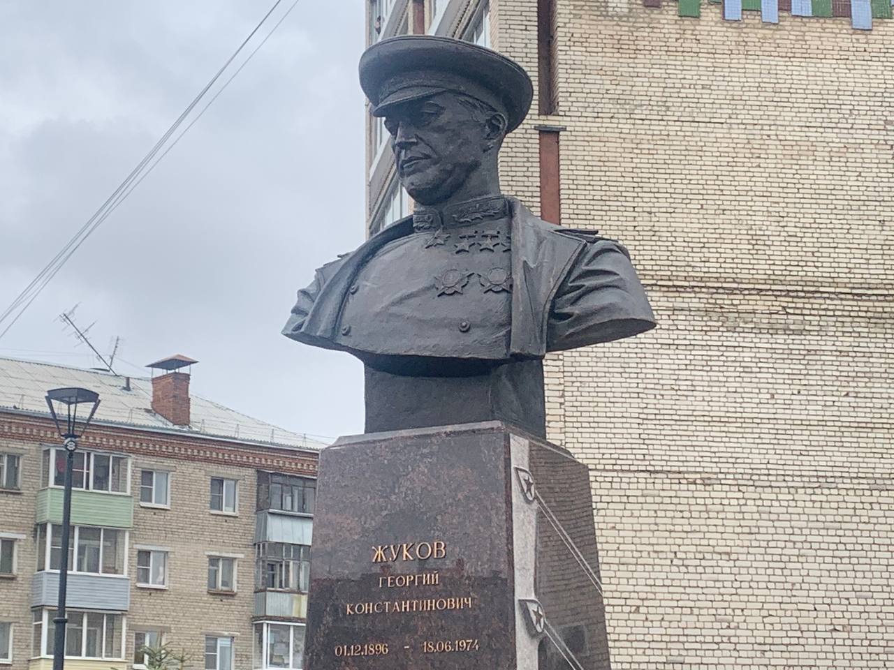 Памятник Маршалу Победы Георгию Жукову открыли на обновленной площади в Рыбинске