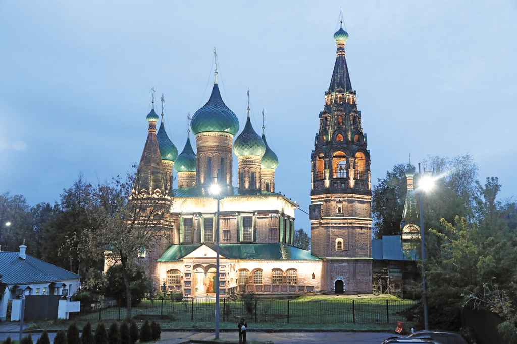 Свет во тьме: Михаил Евраев обсудил с блогерами, как архитектурная подсветка меняет облик региона