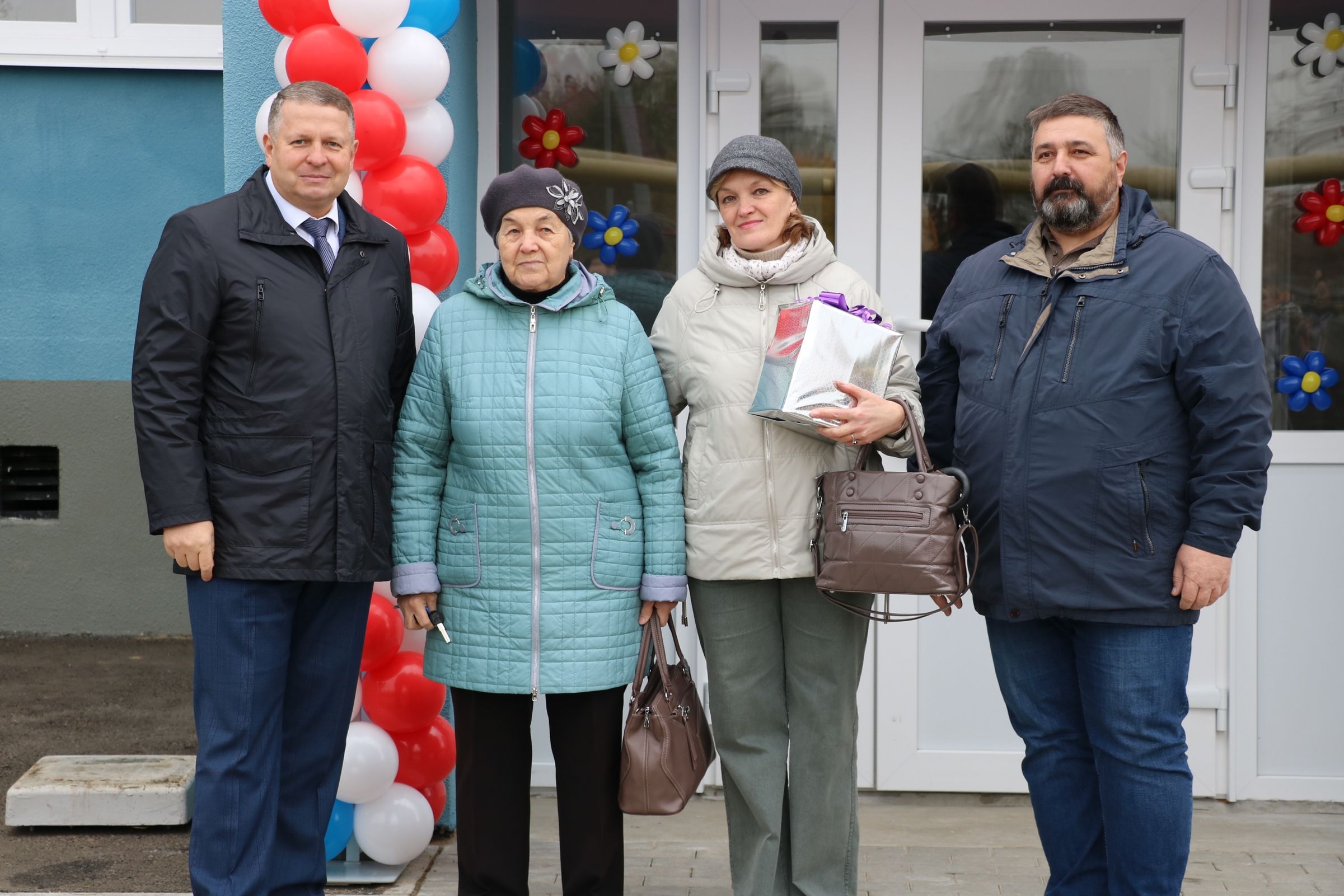 Жители поселка Семибратово получили ключи от новых квартир