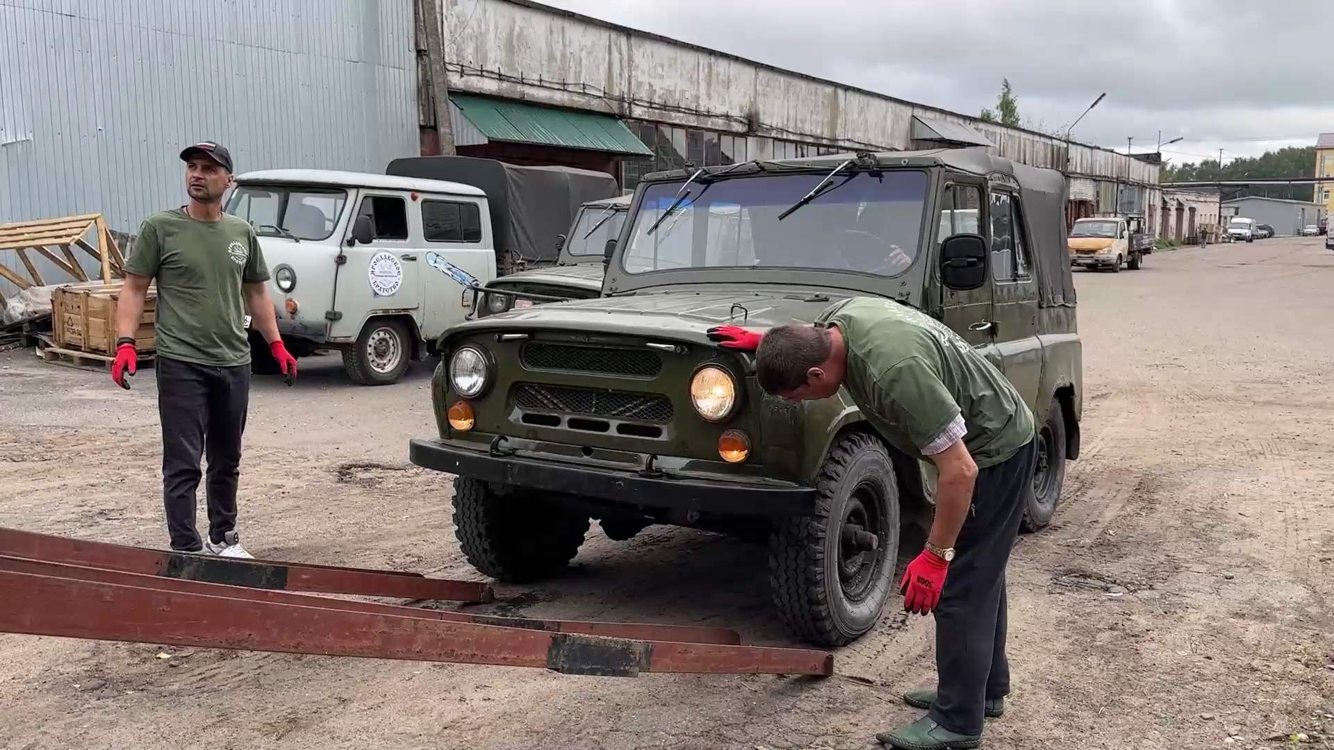 В Ярославле семья бывших военнослужащих помогает бойцам СВО
