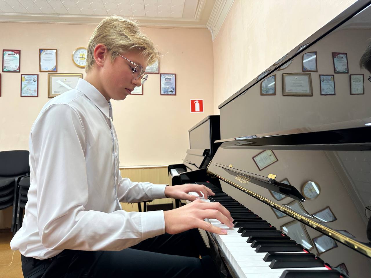 Некрасовская музыкальная школа в Ярославской области получила новые инструменты