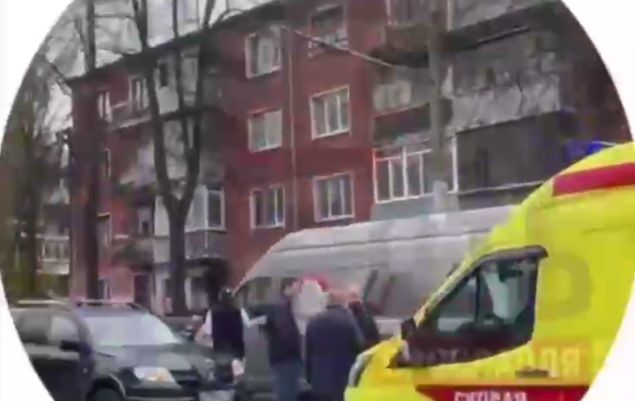 Выбежал на дорогу: в Ярославле иномарка сбила третьеклассника