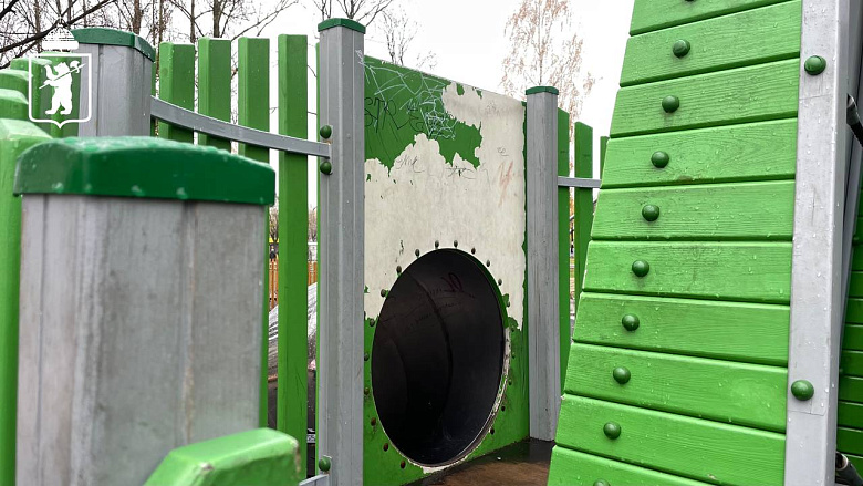 Вандалы изуродовали новые объекты в парке Ярославля