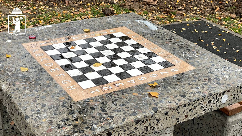 Вандалы изуродовали новые объекты в парке Ярославля