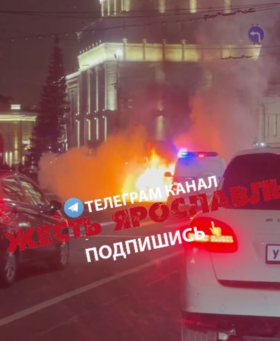 В центре Ярославля сгорел автомобиль