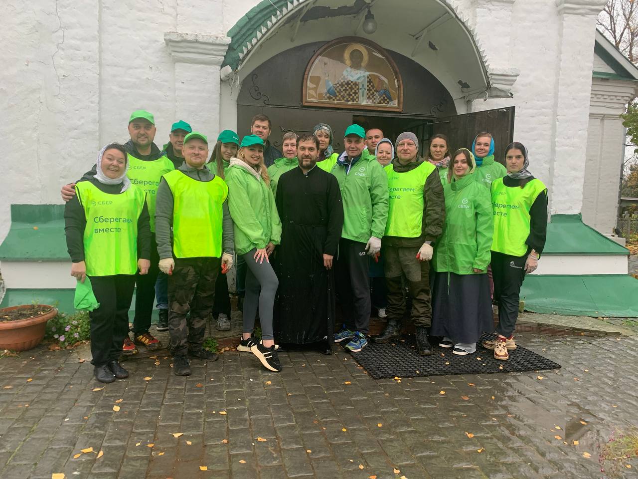 Волонтёры Сбера из Ярославля и Костромы помогли в восстановлении храма XVIII века в Костромской области