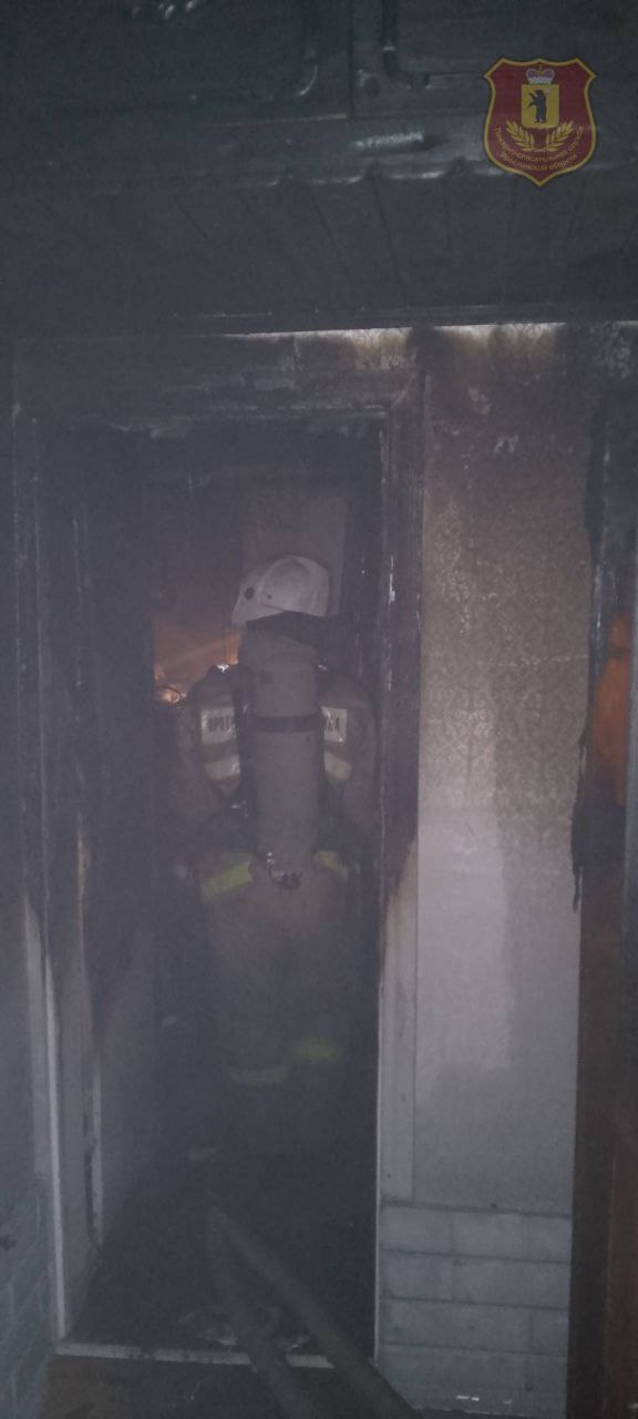 В Ярославской области спасли трех человек из пожара в многоквартирном доме