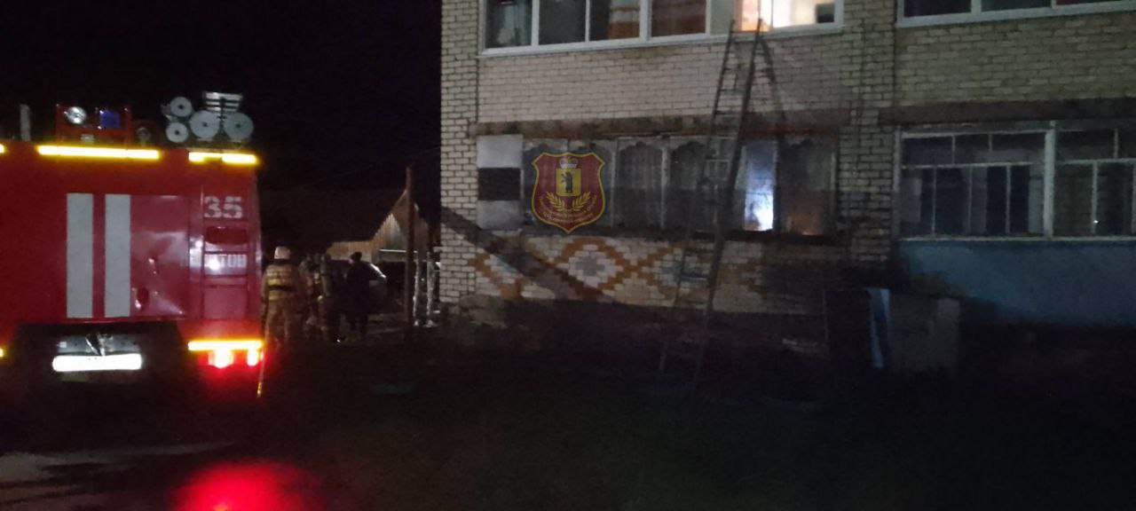 В Ярославской области спасли трех человек из пожара в многоквартирном доме