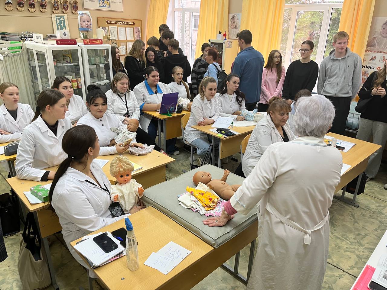 Новая профориентационная медицинская программа для школьников реализуется в Ярославской области