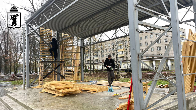 В Ярославле в парке 30-летия Победы устанавливают новую сцену