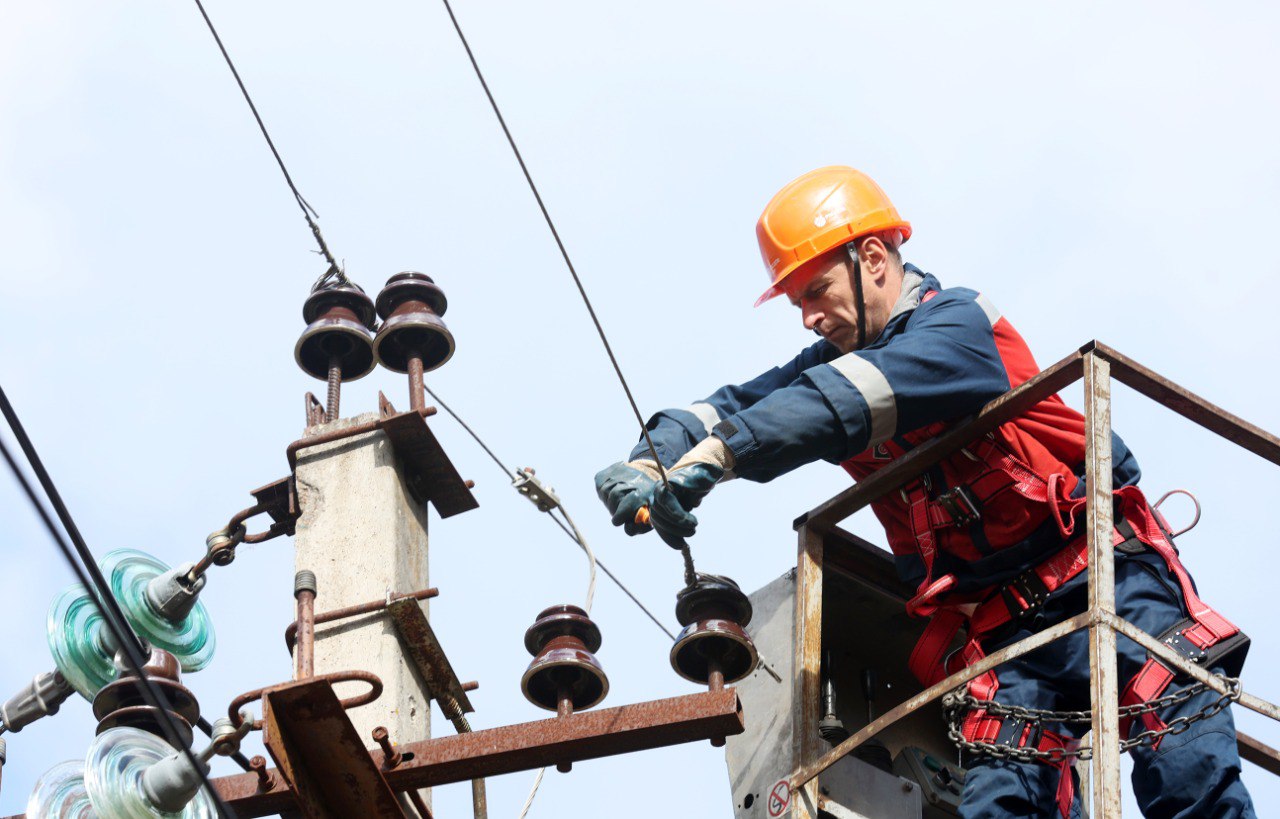 «Россети Центр» за девять месяцев отремонтировали 114 километров ЛЭП и 192 трансформаторные подстанции в Ярославской области
