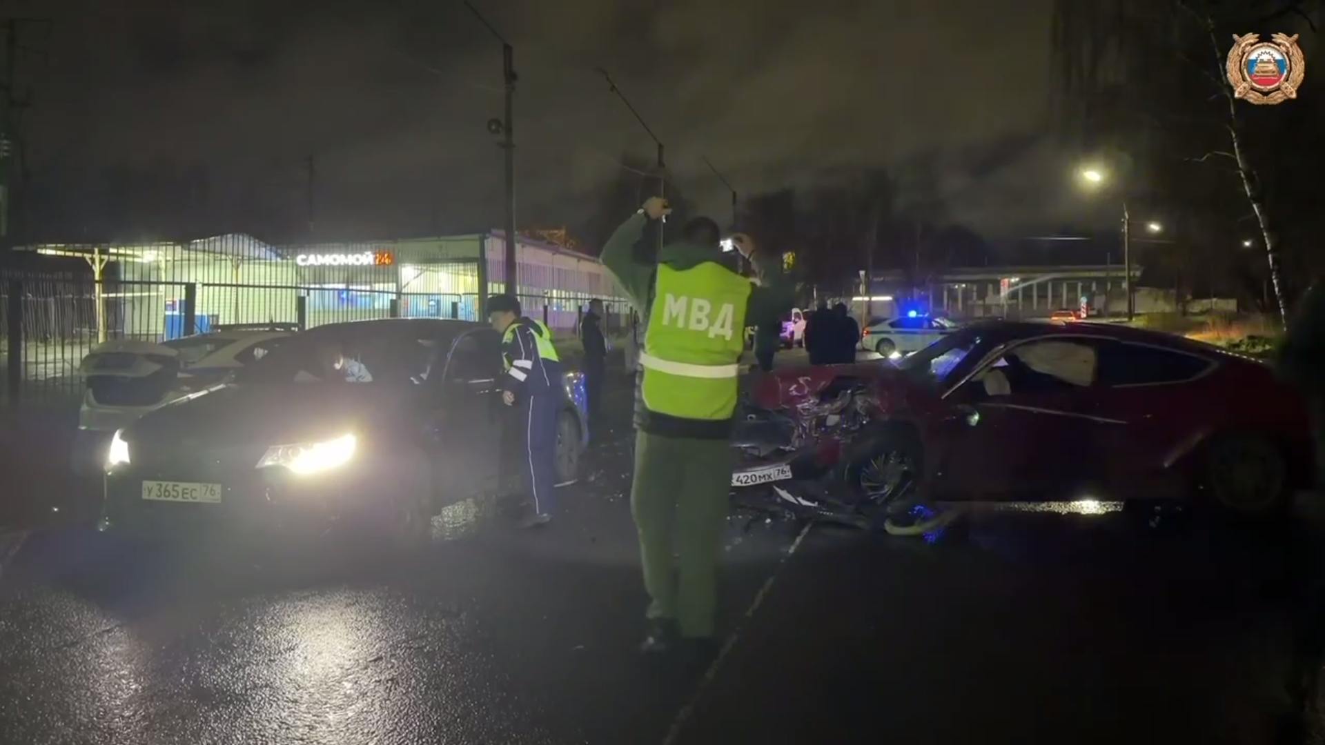 В тройном ДТП с патрульным авто пострадали три человека