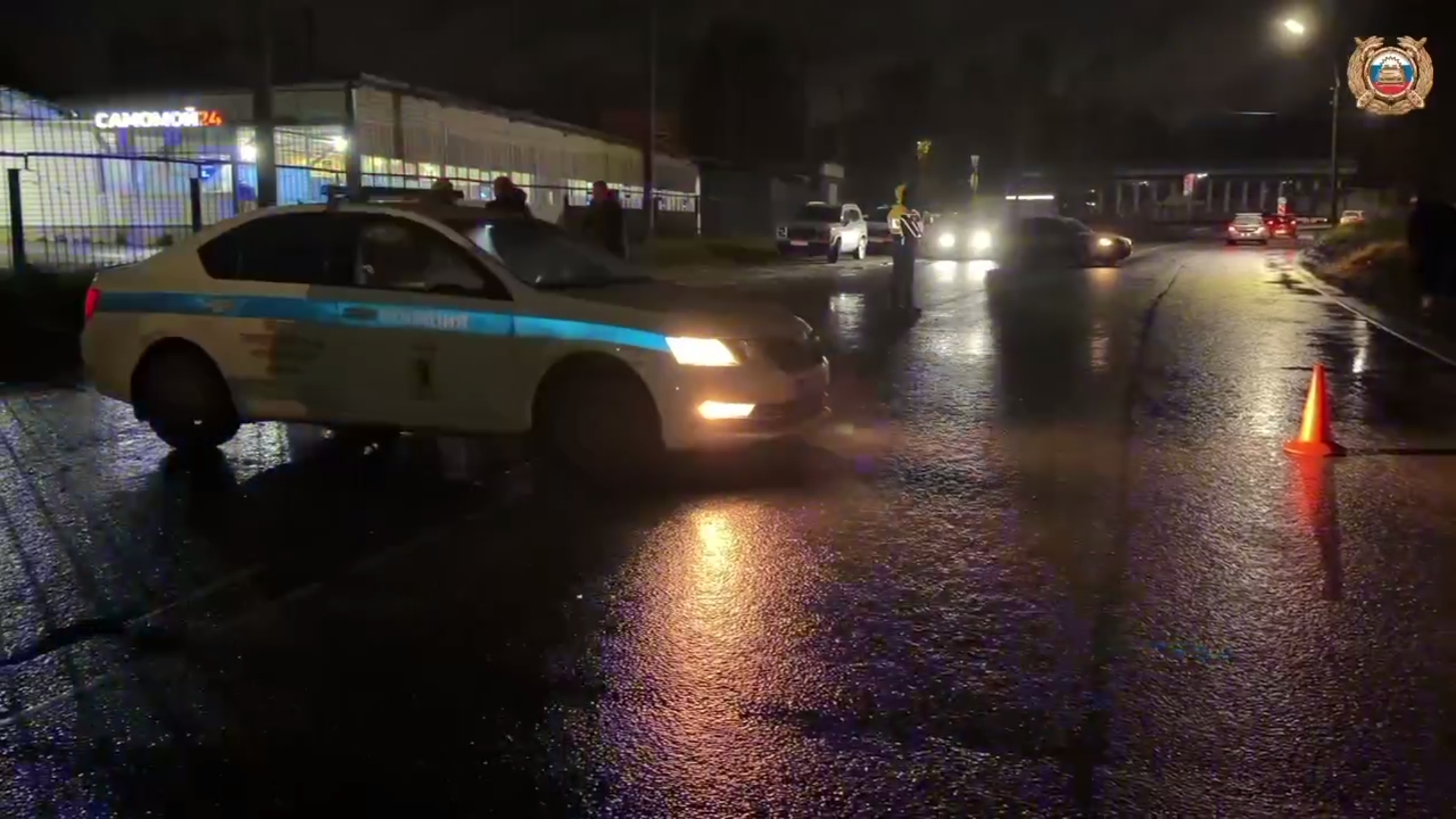 В тройном ДТП с патрульным авто пострадали три человека