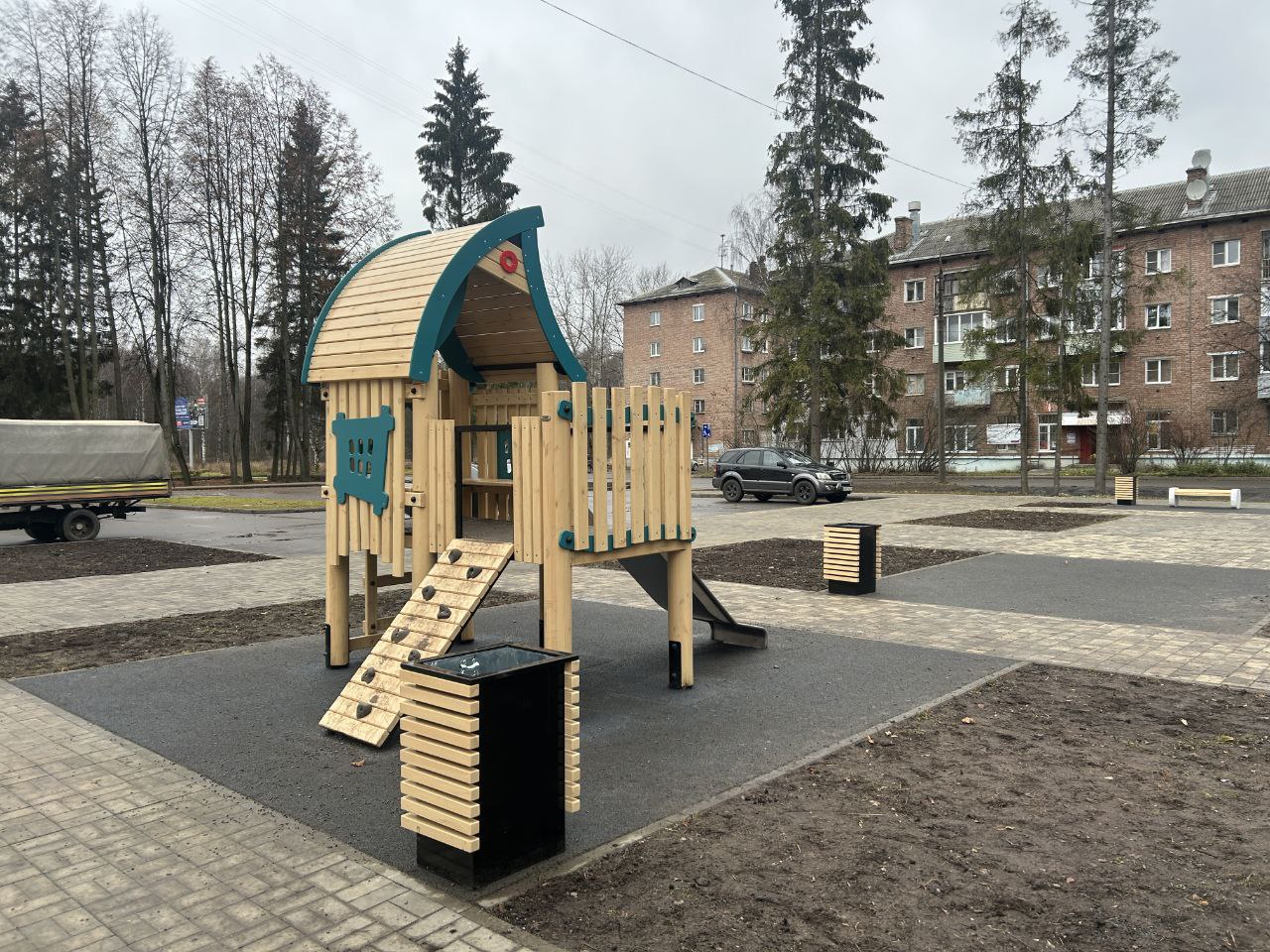 Завершено благоустройство территории у дома культуры «Гамма» в Ярославле