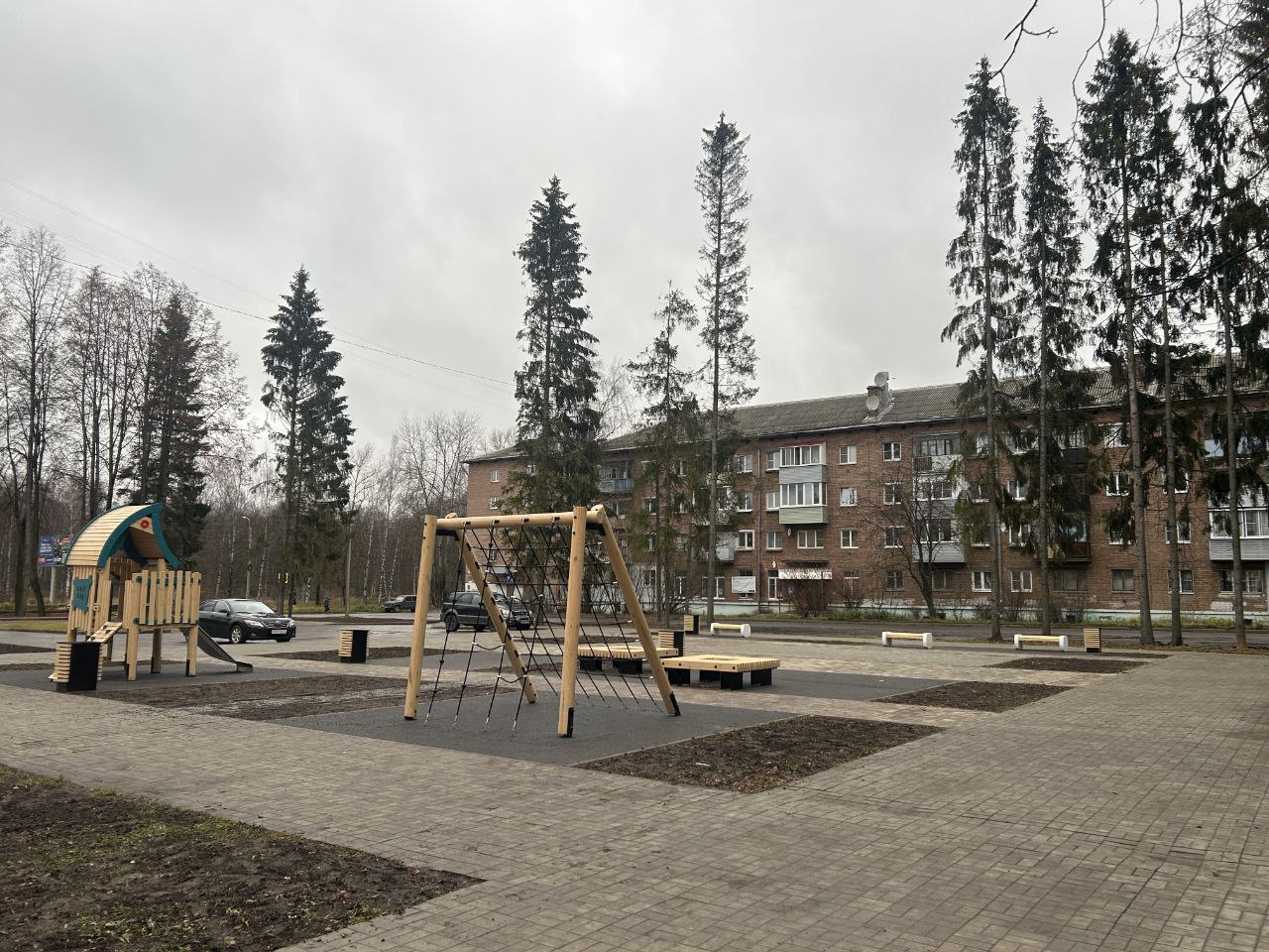 Завершено благоустройство территории у дома культуры «Гамма» в Ярославле