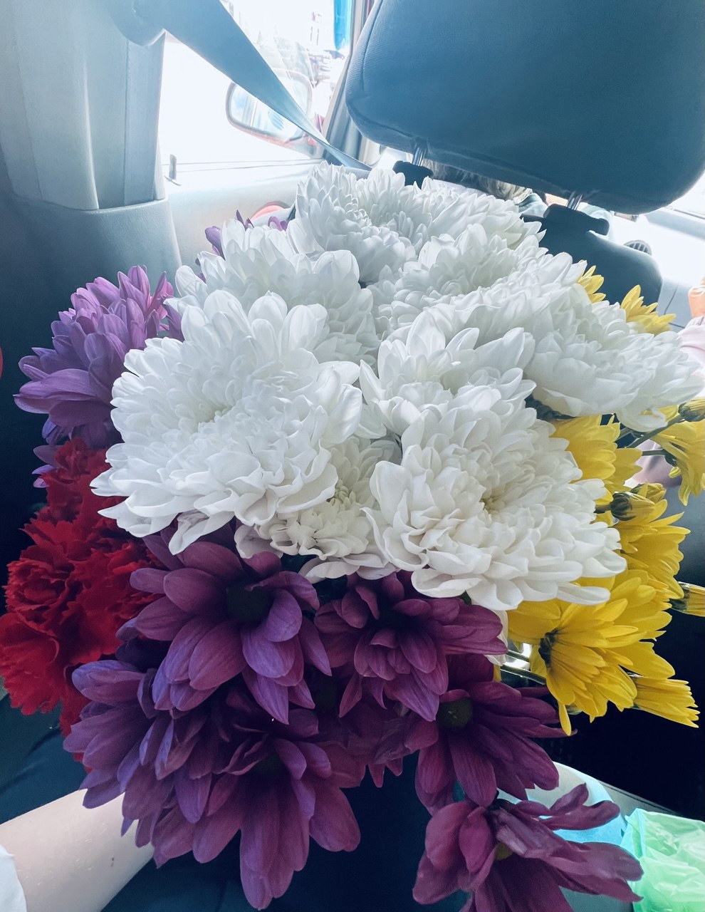 Началось с цветов: ярославна лишилась полумиллиона рублей из-за телефонных мошенников