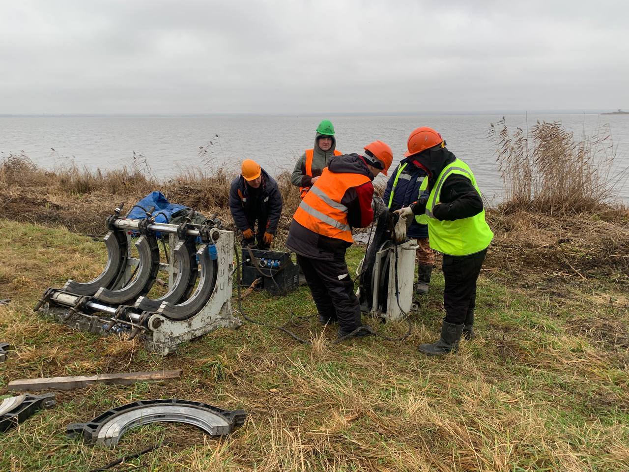 Сети водоотведения на набережной озера Неро в Ярославской области меняют экологичным способом