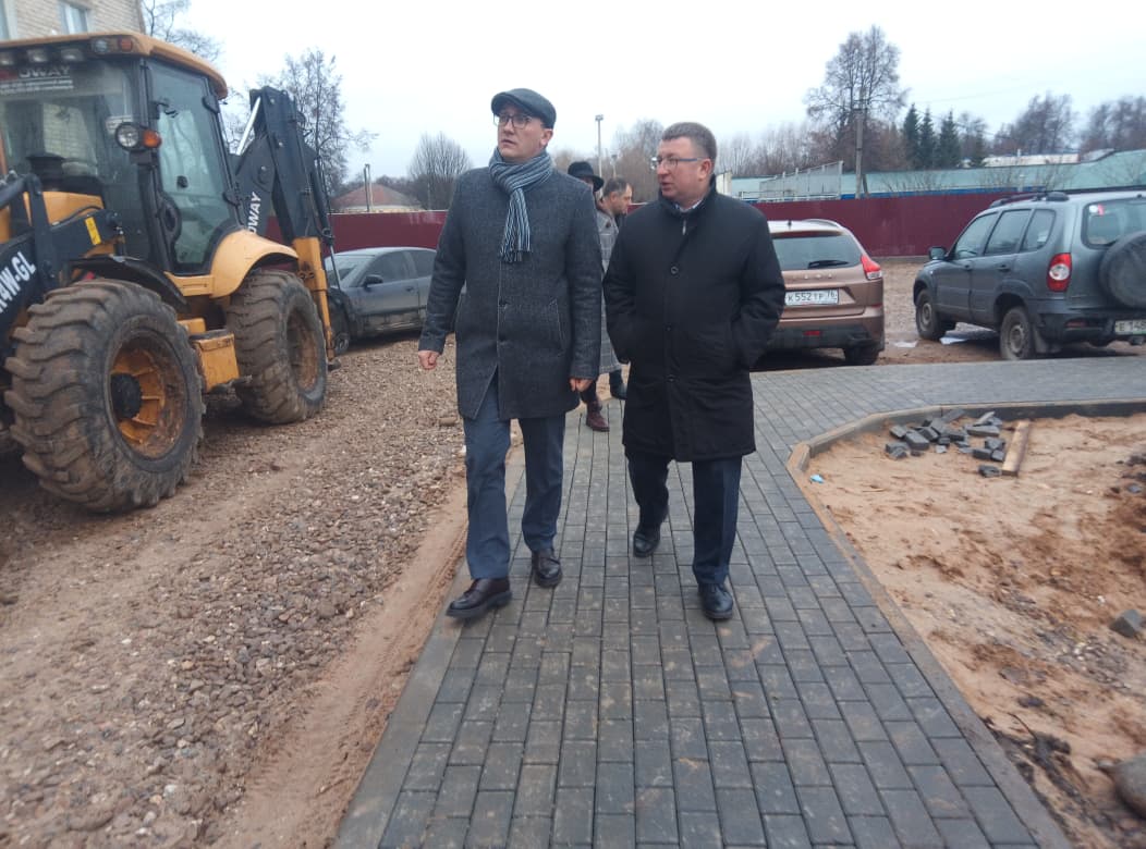 «Губернаторский контроль» проверил строительство школы и спортзала в округе Ярославской области