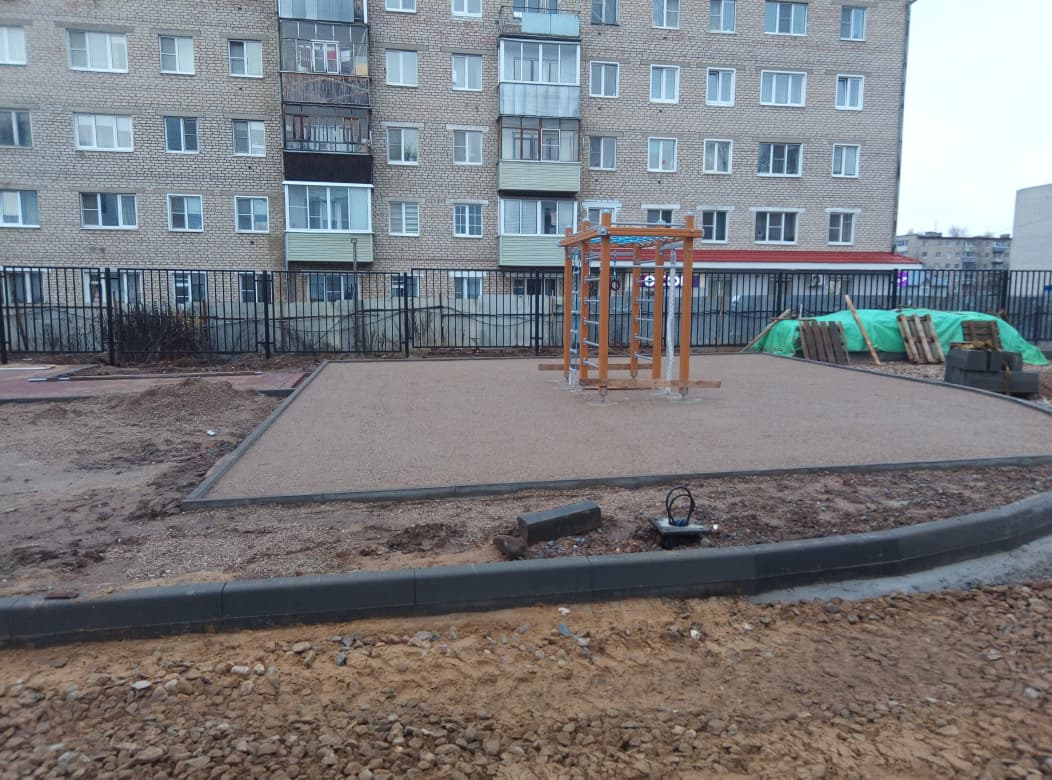 «Губернаторский контроль» проверил строительство школы и спортзала в округе Ярославской области