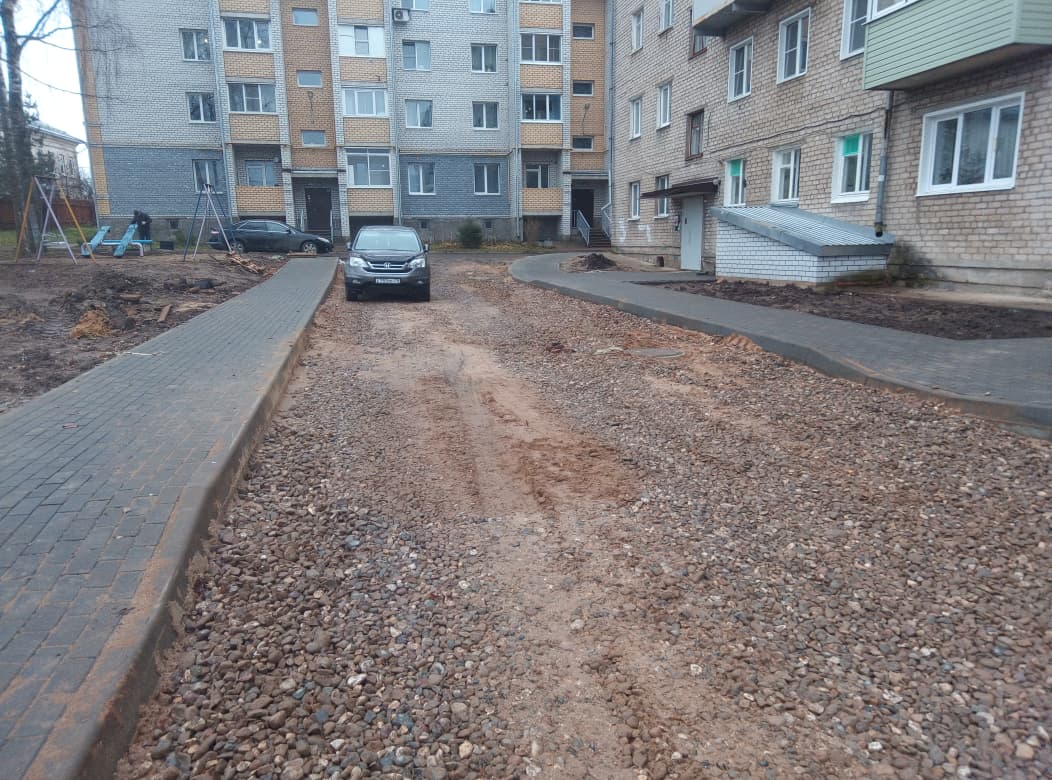 «Губернаторский контроль» проверил строительство школы и спортзала в округе Ярославской области