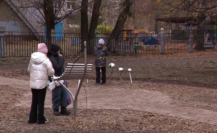 Вандалы испортили музыкальную площадку в Ярославле