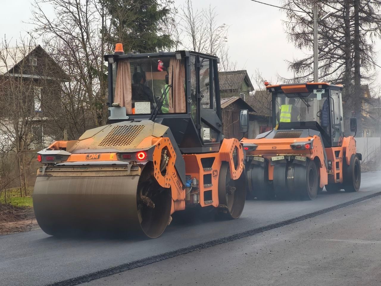В деревне Рыбинского округа ремонтируют дорожный участок протяженностью почти полкилометра