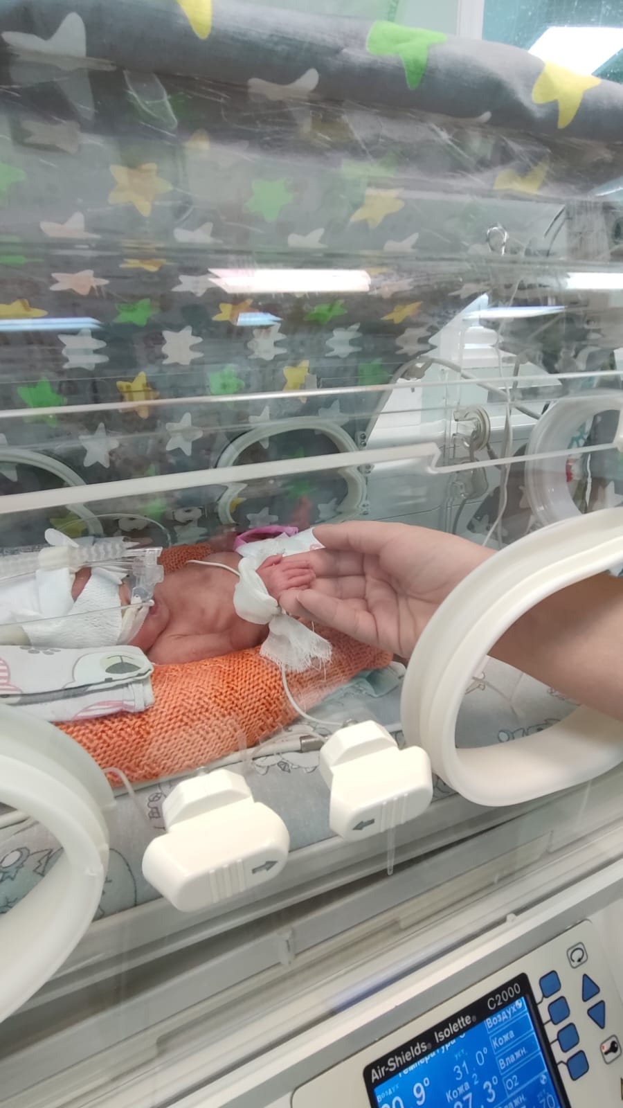 Специалисты ярославского Областного перинатального центра ежегодно спасают жизни около 700 недоношенных детей