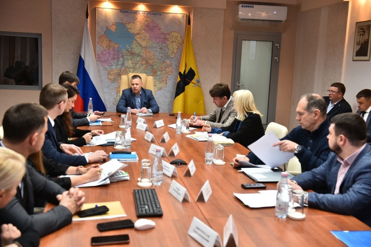 Михаил Евраев поручил решить вопрос вывоза покрышек с придомовых территорий