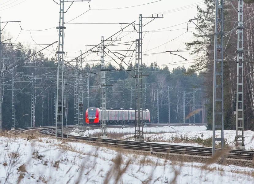 В Ярославской области задержан поезд из-за обледенения провода