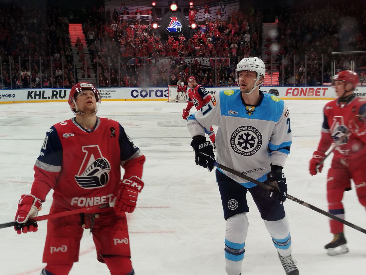 «Локомотив» взял верх над «Сибирью» и вернулся на первое место