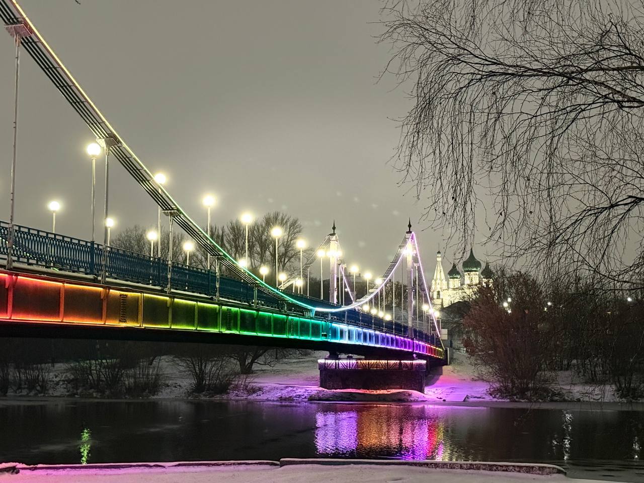 ​Даманский мост в Ярославле и объекты Ростовского кремля украшают подсветкой