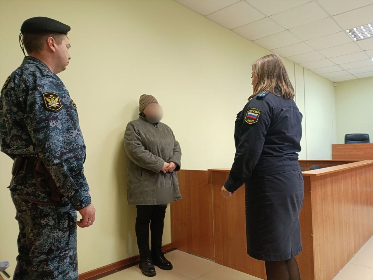 Жительницу Ярославской области с миллионным долгом по алиментам нашли в куче белья