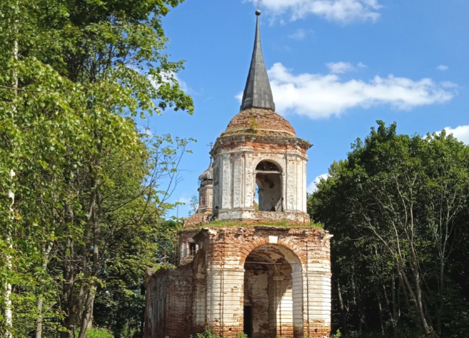 Уникальный парк и пруды старинной усадьбы в Ярославской области будут охраняться государством