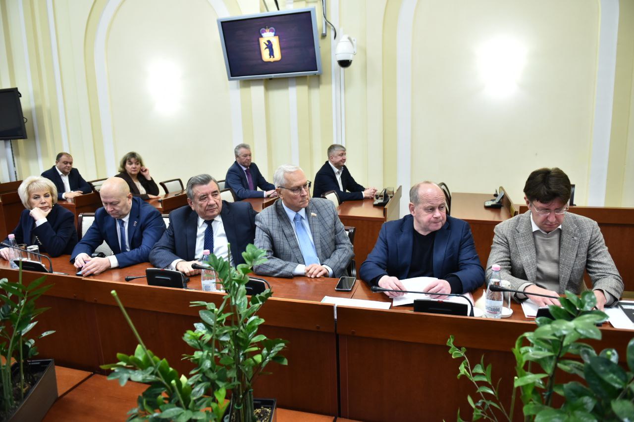 Михаил Евраев обсудил проект регионального бюджета с членами фракции «Единая Россия» областной Думы