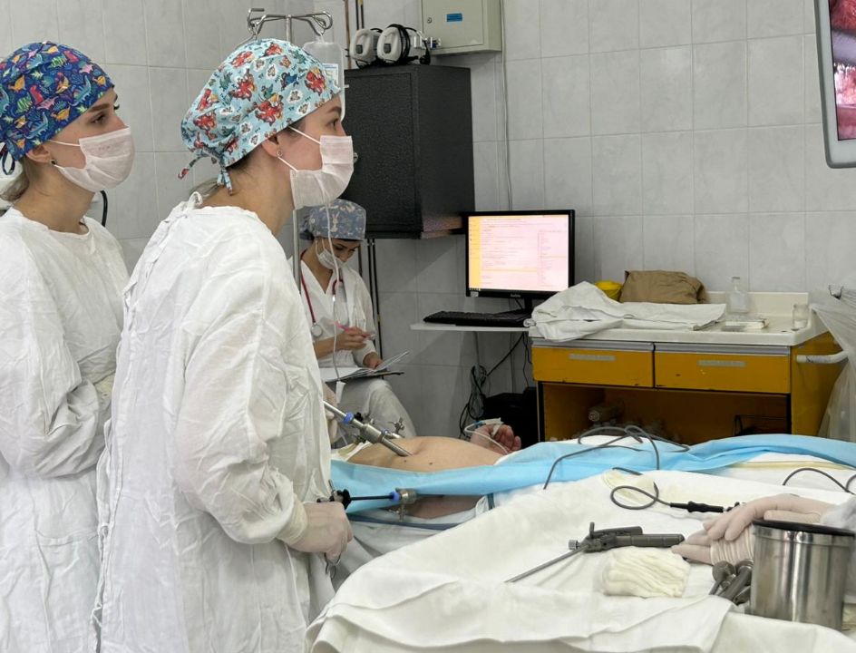 Система наставничества помогает пополнять ряды хирургов Ярославской областной больницы