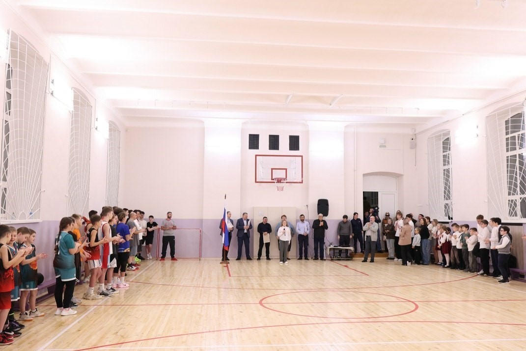Завершен ремонт большого спортивного зала гимназии имени Кекина в Ростове Великом