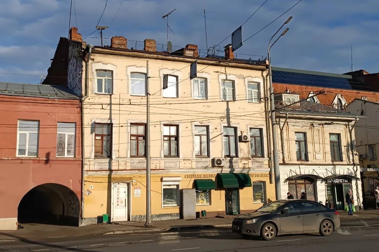 Законность установки кондиционеров на фасадах исторических зданий проверяют в Ярославской области
