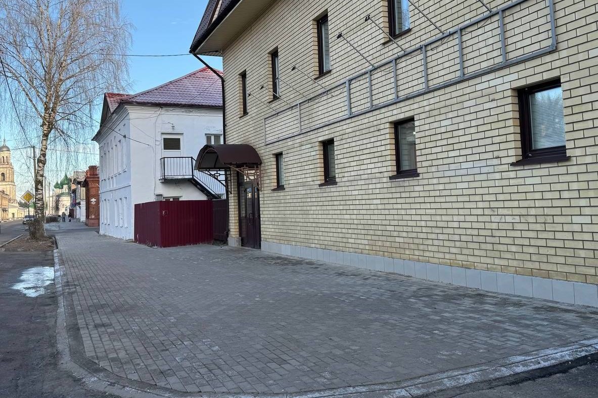 Центральная улица Пошехонья в Ярославской области обновлена по инициативе горожан